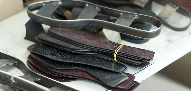 汽車電子電氣架構(gòu)簡介?安博檢測專業(yè)為您提供移動電源FCC-SDOC認證服務(wù)，產(chǎn)品檢測認證找哪家機構(gòu) 